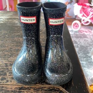 Black glitter toddlers hunter boots . Gently worn . No inserts . Size 5 .